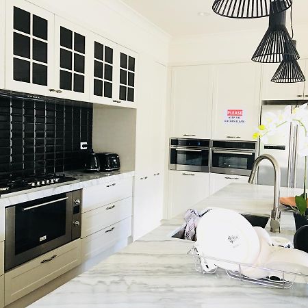 Emily'S Holiday House, Newmarket Окленд Экстерьер фото